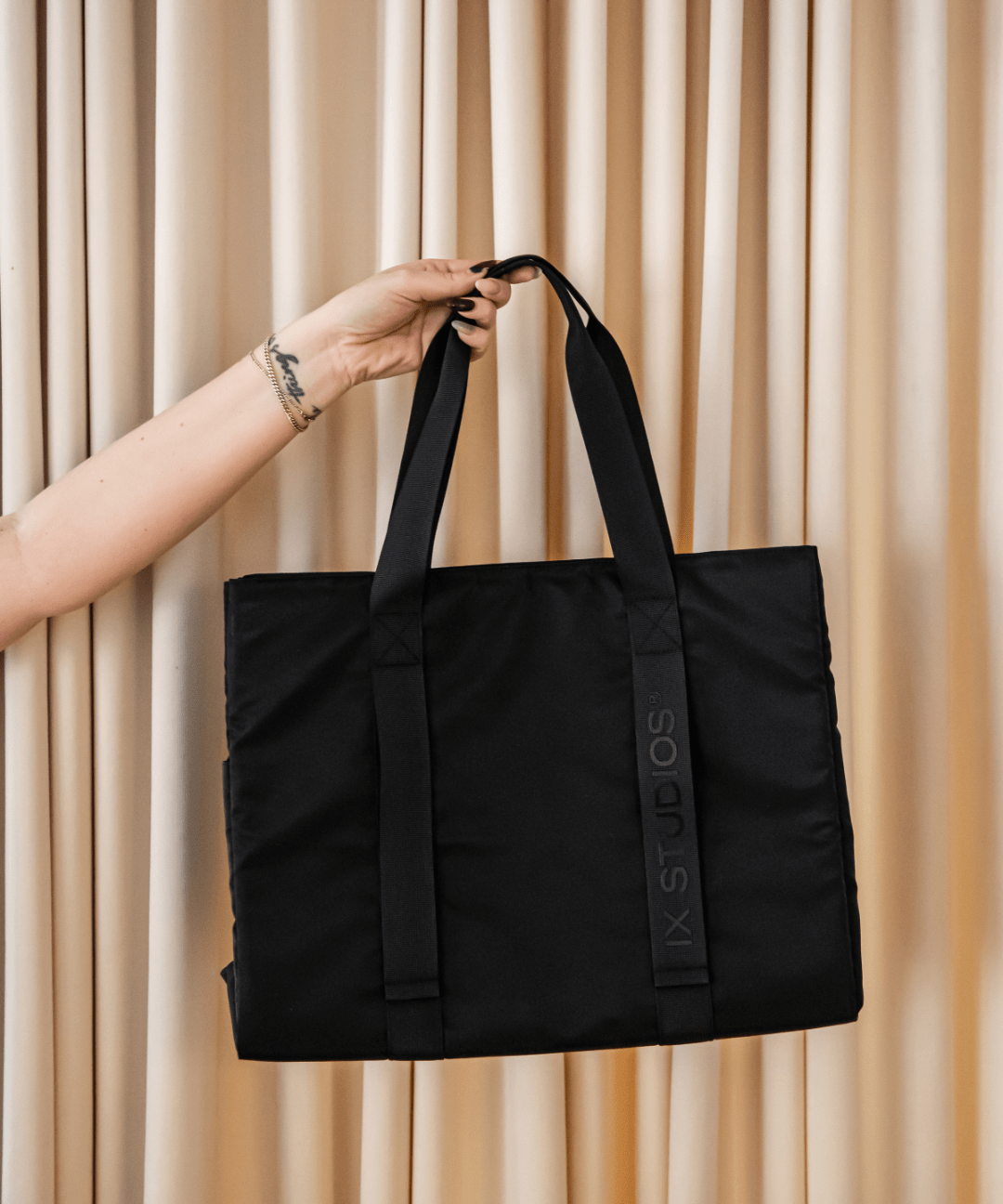 IX Big Nylon Tote Bag Black